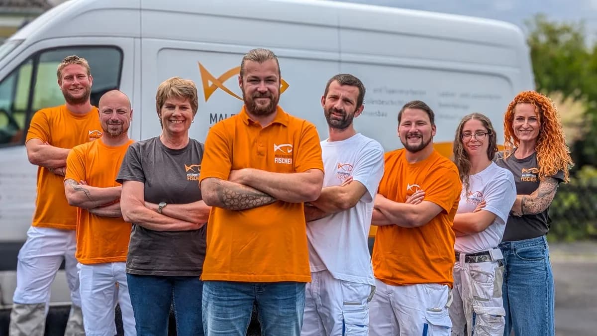 Fahrzeuge und Team von Malerbetrieb Fischer